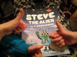 steve-the-alien-and-team-tlc-thumbs-up-12-11-16